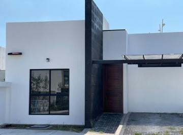 Casa · 108m² · 2 Recámaras · 2 Estacionamientos · Casa de Autor en Venta en Zakia Una Planta