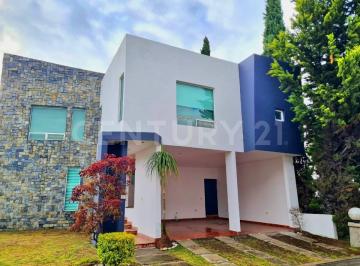 Casa · 359m² · 3 Recámaras · 2 Estacionamientos · Venta de Casa en Bosques de Morillotla de 343 m² de Terreno!