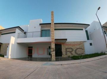 Casa de 3 habitaciones, Carmen · Casa en Venta con Paneles Solares, Residencial El Cielo