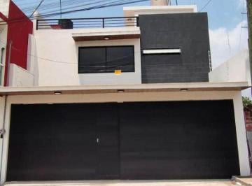 Casa de 3 habitaciones, Xalapa · Casa con Cochera Para 2 Autos Zona Arco Sur Tecnologico