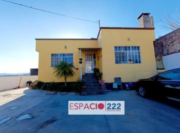 Casa de 4 habitaciones, Chihuahua · Se Vende Hermosa Casa 2 Plantas C Alberca en Ampliación Universitaria $2'900,000