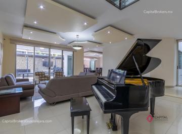 Casa de 4 habitaciones, Zapopan · Casa en Venta Primera Sección en Bugambilias Para Casa Habitación o Negocio Sur