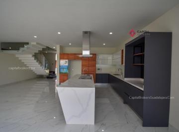 Casa en condominio de 4 habitaciones, Zapopan · Casa de Lujo Nueva en Venta en Solares Zona Real
