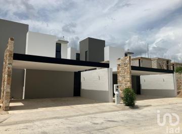 Casa · 222m² · 3 Recámaras · 3 Estacionamientos · Casa en Venta Cerca de Progreso Yucatán.