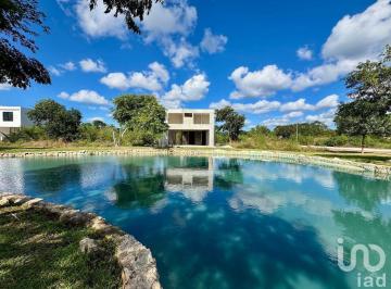 Casa · 258m² · 4 Recámaras · 2 Estacionamientos · Casa en Venta Frente Al Lago Residencial Altozano Merida Yucatan