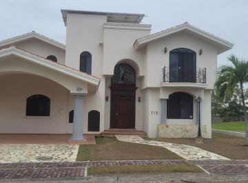 Casa · 3 Recámaras · 2 Estacionamientos · Casa en Fraccionamiento Lagunas de Miralta