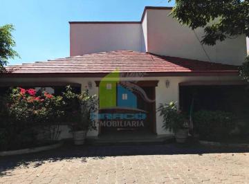 Casa · 580m² · 3 Recámaras · 6 Estacionamientos · Venta o Renta Casa 1 Nivel en Jurica Queretaro
