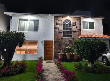Casa de 4 habitaciones, Atlatlahucan · Adquiera Esta Casa en Excelente Precio, Recientemente Remodelada. Ubicada en Calle Tranquila