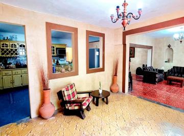 Casa · 286m² · 4 Recámaras · 5 Estacionamientos · Casa en Venta en Centro de Santiago, N. L.