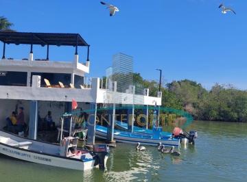 Edificio · 7700m² · 30 Recámaras · 20 Estacionamientos · Edificio Comercial en Ejido La Pesca