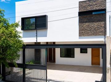 Casa de 3 habitaciones, Zapopan · Casa en Venta Zona Altamira a Una Cuadra de Eva Briseño