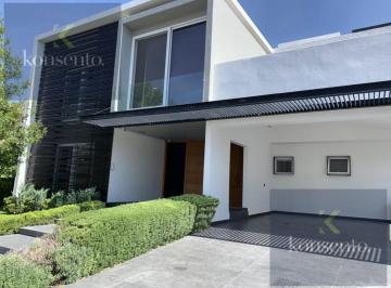 Casa · 470m² · 4 Recámaras · Casa en Venta en El Campanario