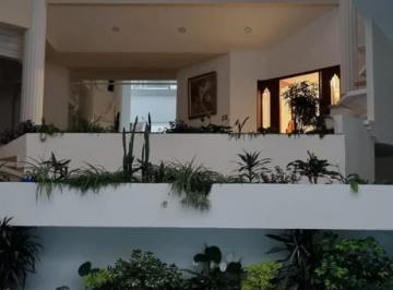 Casa · 790m² · 4 Estacionamientos · Casa en Jardines en La Montaña