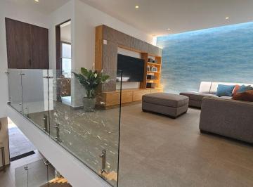 Casa · 219m² · 3 Recámaras · 2 Estacionamientos · Casa con Sala de Tv en Nuevo Refugio, El Querétaro Moderno