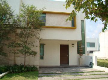 Casa de 3 habitaciones, Zapopan · Casa en Renta en Coto Althea, Residencial Solares