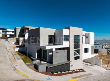 Casa · 456m² · 3 Recámaras · 3 Estacionamientos · Casa en Venta en Fraccionamiento Paseo de Las Lomas II, Chihuahua Chih.
