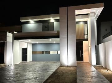 Casa · 280m² · 3 Recámaras · 4 Estacionamientos · Venta Residencia en Privada Parque Natura, Las Mejores Amenidades