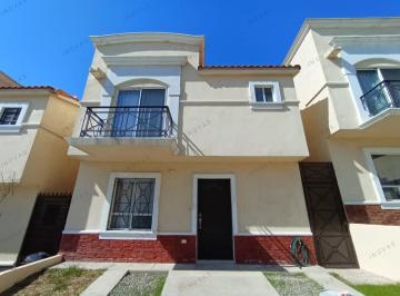 Casa de 3 habitaciones, Tijuana · Renta Casa en Verona Preciosa Muy Amplia en Privada Excelente Ubicacion