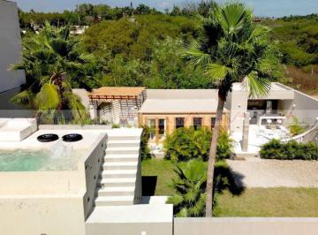 Casa · 200m² · 1 Recámara · 6 Estacionamientos · Casa en Venta en Brisas de Zicatela