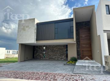 Casa · 448m² · 3 Recámaras · 3 Estacionamientos · Casa en Venta