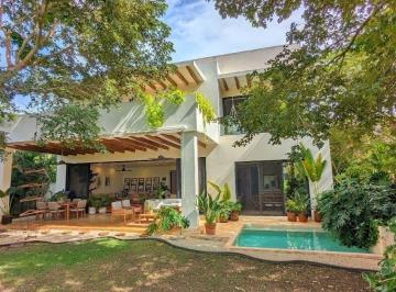 Casa en condominio de 4 habitaciones, Mérida · Casa en Venta en Yucatán Country Club con Vista Al Campo de Golf