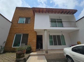 Casa · 180m² · 3 Recámaras · 2 Estacionamientos · Casa - Pueblo Santa María Ahuacatitlán