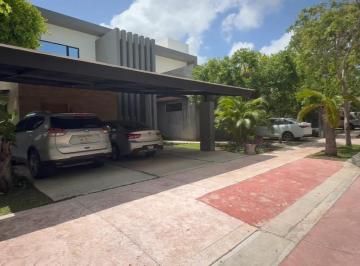 Casa de 3 habitaciones, Benito Juárez · Casa en Venta en Residencial Lagos del Sol en Cancun Quintana Roo