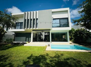 Casa de 3 habitaciones, Benito Juárez · Casa en Venta en Residencial Lagos del Sol en Cancun Quintana Roo