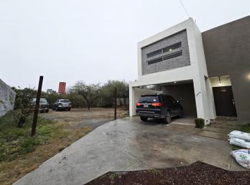 Casa de 3 habitaciones, Saltillo · Oportunidad Para Inversionistas - Terreno Ideal Para Departamentos