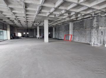 Local comercial · 600m² · Le Invitamos a Descubrir Este Encantador Local Comercial de 45 m², Ubicado en Una Plaza Comercial de
