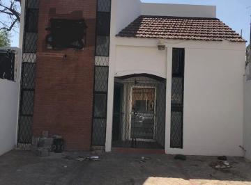 Casa · 280m² · 2 Recámaras · 2 Estacionamientos · Céntrica Casa Ideal Para Oficinas o Casa Habitación