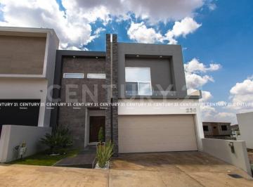 Casa · 291m² · 4 Recámaras · 4 Estacionamientos · Casa en Venta en Fraccionamiento Bosque Real, Chihuahua Chih.