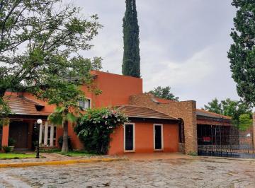 Casa · 1476m² · 5 Recámaras · 6 Estacionamientos · Venta de Casa en Saltillo Coahuila Norte