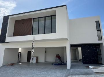 Casa de 4 habitaciones, Monterrey · Casa en Venta en Pedregal de La Montaña Zona Carretera Nacional