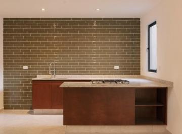 Casa · 185m² · 3 Recámaras · 2 Estacionamientos · Casa con Recamara en Planta Baja en Privada.