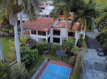 e44c774a7b5f95be7a98f59e0ebc72914d00f0b5d7c2ce59bbb19c334976c2b7 · Residencia en Venta, Privada en Col. Palmira, Vigilancia