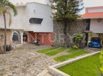 Casa · 320m² · 5 Recámaras · 3 Estacionamientos · Casa en Venta en Milpillas, Cuernavaca