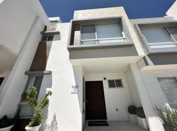 Casa en condominio · 110m² · 3 Recámaras · 2 Estacionamientos · Hermosa Casa con Sala de Tv en Preventa con Acabados Modernos.