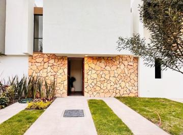 Casa en condominio · 126m² · 3 Recámaras · 2 Estacionamientos · Preciosa Casa Moderna en Venta con Recámara en Planta Baja con Baño Completo.