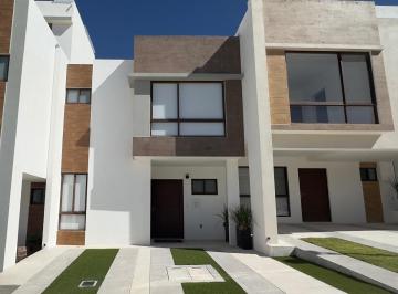 Casa en condominio · 116m² · 3 Recámaras · 2 Estacionamientos · Hermosa Casa con Acabados Modernos en Venta en Zibatá Cerca de Parque Soki