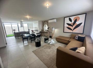 Casa en condominio · 117m² · 3 Recámaras · 2 Estacionamientos · Preciosa Casa en Venta con Opción a Roof Garden Dentro de Zakía