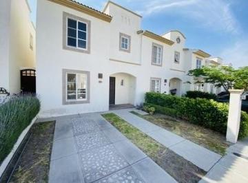 Casa en condominio · 94m² · 3 Recámaras · 2 Estacionamientos · Bonita Casa en Venta de Oportunidad en El Refugio Dentro de Condominio.