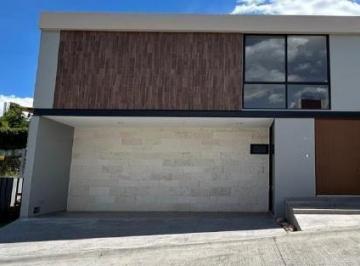 Casa · 264m² · 3 Recámaras · 2 Estacionamientos · Lomas del Molino III
