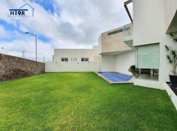 Casa · 535m² · 3 Recámaras · 3 Estacionamientos · Casa en Venta Fraccionamiento Sierra Azul Residencial