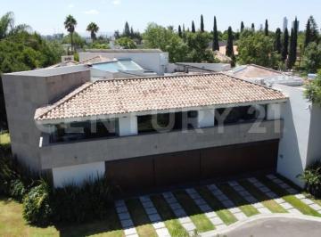 Casa · 968m² · 4 Recámaras · 8 Estacionamientos · Casa Residencial en Venta, en Zona Zavaleta, Camino Real a Cholula, Puebla, Pue.