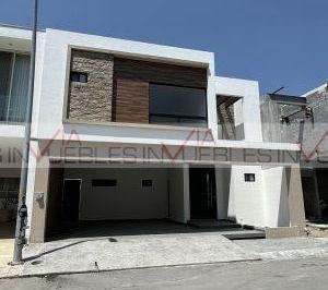 Casa · 300m² · 3 Recámaras · 2 Estacionamientos · Casa en Venta en Santiago