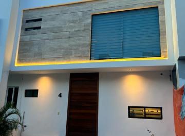 Casa · 178m² · 3 Recámaras · 2 Estacionamientos · Casa en Venta, Arbolada