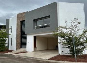 Casa · 352m² · 3 Recámaras · 2 Estacionamientos · Venta de Casa en Lomas del Molino I, León, Gto.