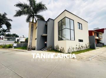 Casa de 3 habitaciones, Fortín · Vendo Casa en Esquina Doble Altura en Frac. Privado en Fortín