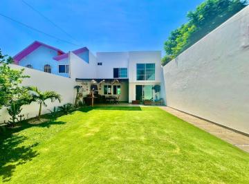 Casa de 3 habitaciones, Cuernavaca · Moderna Casa Dentro de Fraccionamiento con Seguridad 24/7